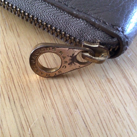 Marc by Marc Jacobs Wallet With Gold Zipper Pull - Picture 3 of 8